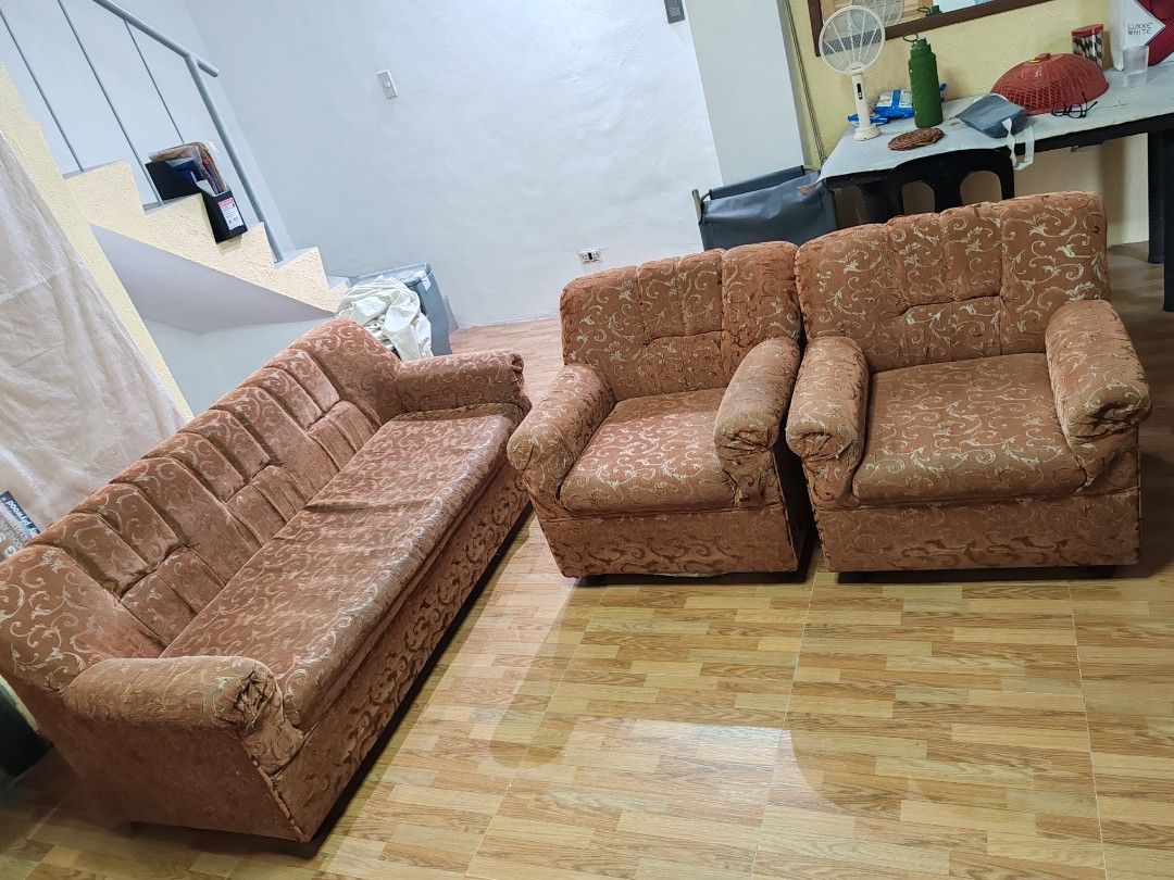 Floral Pattern Sofa Set (Category: Sofas) located in Manila. Submitted by johnzkie3066075 (Listing ID 1432809057, Image 1). Description: - Sofa set includes a three-seater sofa and two armchairs. - Features a warm, orange-brown floral pattern. - Classic design suitable for living rooms. - Cushioned seats and armrests for comfort. Masarap upuan at kahit higaan. Pm lang rush na. .
