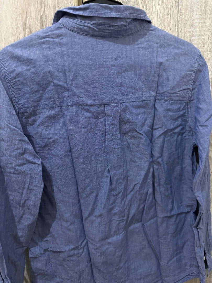 Forever 21 Blue Long Sleeve Shirt (Category: Longsleeves) located in Cavite. Submitted by ahlecz13 (Listing ID 1432951388, Image 3). Description: - Forever 21 blue long sleeve shirt - Button-down front - Chest pocket - Collared neckline - Classic design - Lightweight fabric - Size tag visible in photos.
