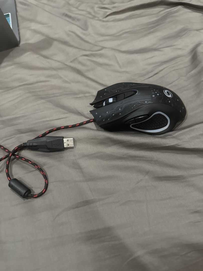Gaming Mouse - Black with Red Cable444567470013173760