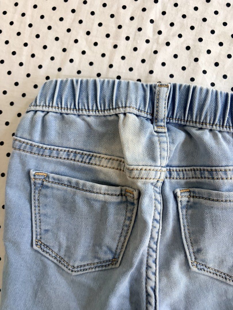 Gap Denim Baby Jeans 2 Years (Category: Babies & Kids Fashion) located in Las Pinas. Submitted by ramech0105 (Listing ID 1432897228, Image 3). Description: - Light blue Gap denim jeans for baby - Size: 2 years - Features: - Elastic waistband - Two front pockets - Two back pockets - Style: Stretch jegging ankle Flaw: last picture.