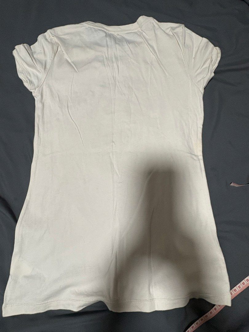 Gap Shirt (Category: Shirts) located in San Pedro. Submitted by kitdj (Listing ID 1432831169, Image 2). Description: - Short sleeves - Round neckline - Lightweight fabric - Slightly curved hemline.