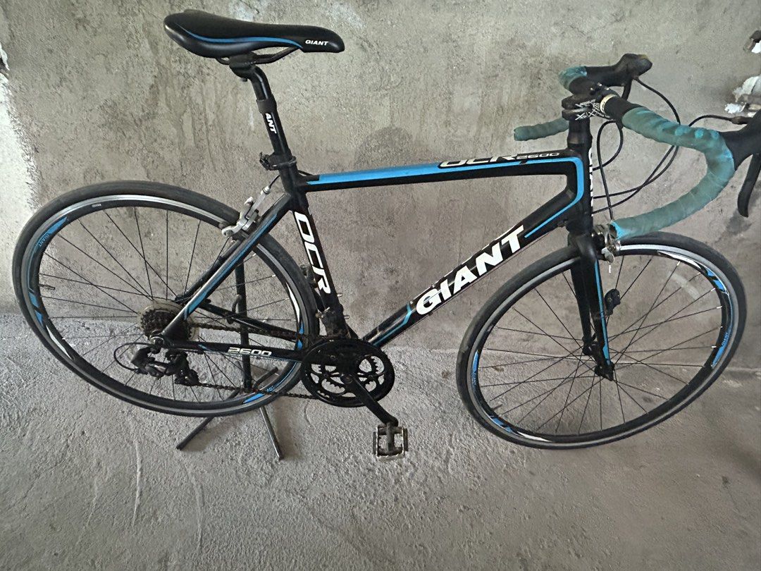 Giant OCR 2600 Road Bike (Category: Bicycles) located in Victoria. Submitted by pisangpaulotoys (Listing ID 1432881227, Image 2). Description: - Giant OCR 2600 road bike - Black and blue frame - Medium frame size - Drop handlebars with blue tape - Shimano Tourney components - Giant saddle - Chao Yang tires brand new ang spoke - Ready to ride!.