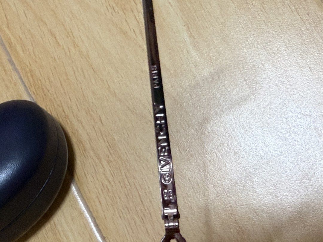 Givenchy E517 (Category: Sunglasses & Eyewear) located in Calamba. Submitted by japanitems18 (Listing ID 1432869621, Image 3). Description: .