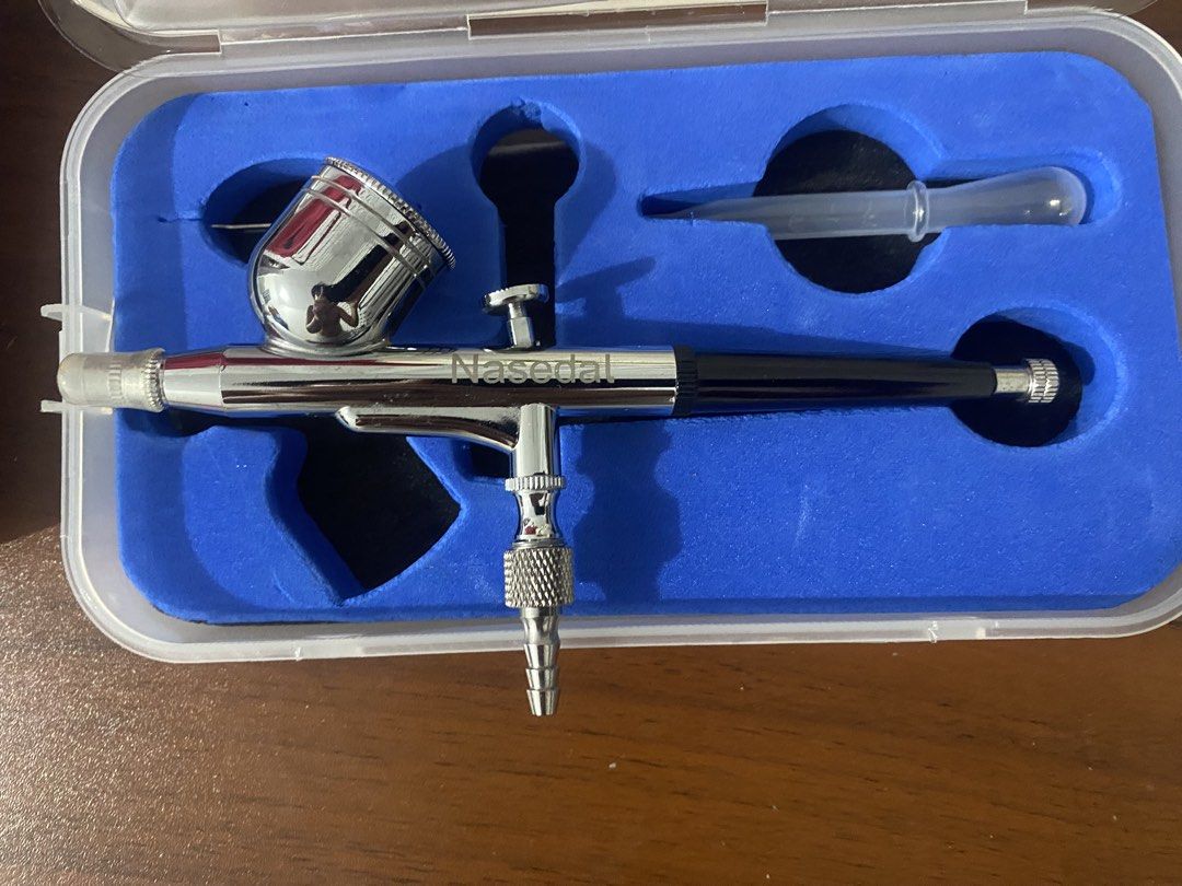 GLADKING, NASEDAL AIRBRUSH (Category: Makeup) located in Santa Rosa. Submitted by jiminloi (Listing ID 1403756385, Image 2). Description: AIRBRUSH FOR SALE!!! -Nasedal -Gladking -10/10 condition -2 na yung baril niya ₱3,000 LOCATION: BIÑAN LAGUNA LALAMOVE + SF .