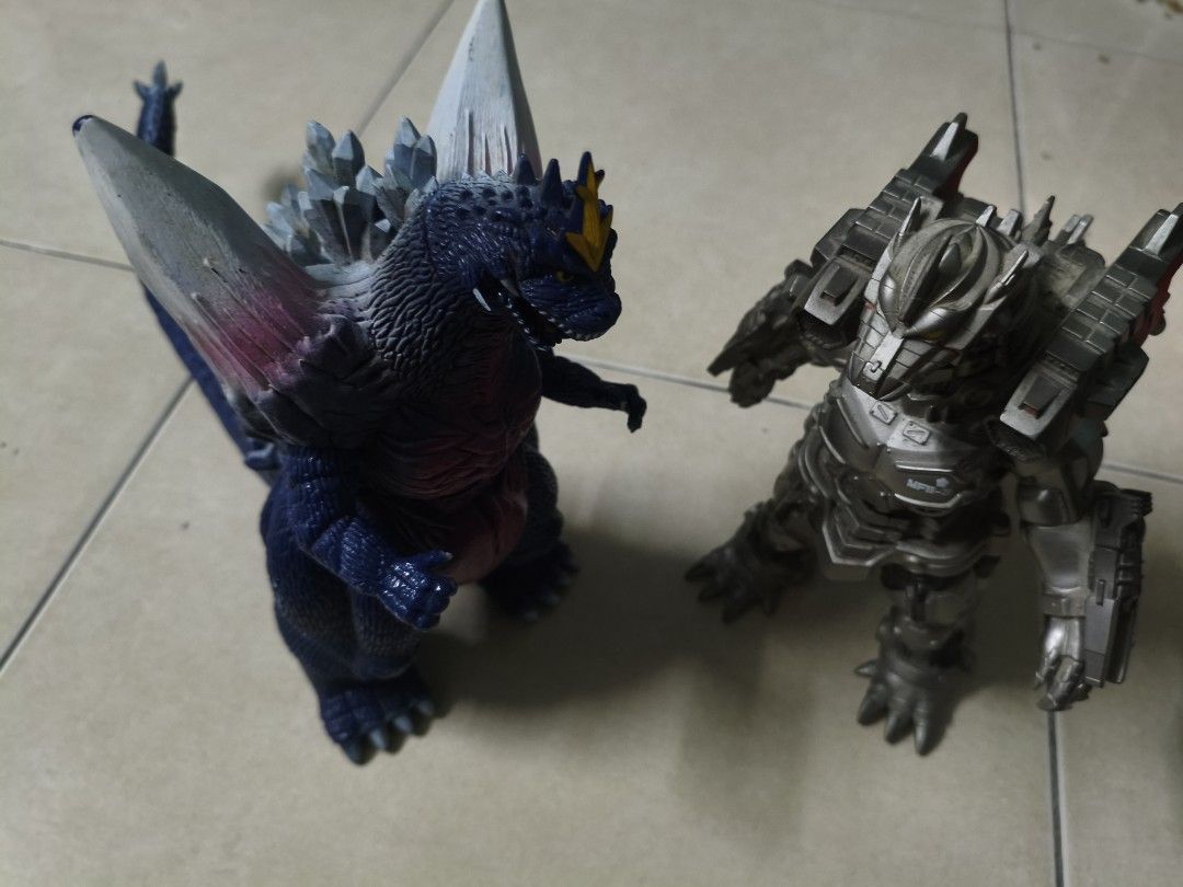 Godzilla Sofubi (Category: Toys & Games) located in Johor Bahru. Submitted by teh_ais (Listing ID 1432979879, Image 1). Description: item in good condition what you see what you get Space Godzilla Sold.