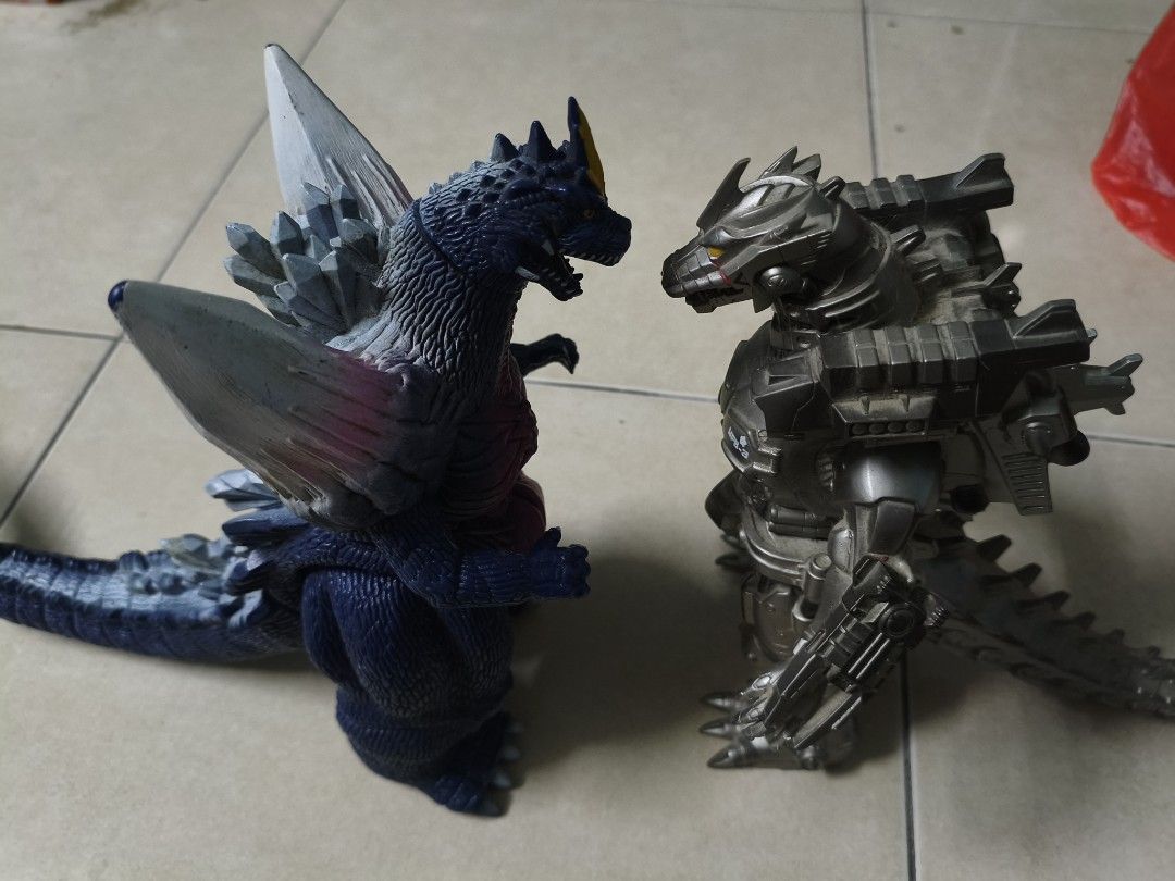 Godzilla Sofubi (Category: Toys & Games) located in Johor Bahru. Submitted by teh_ais (Listing ID 1432979879, Image 3). Description: item in good condition what you see what you get Space Godzilla Sold.