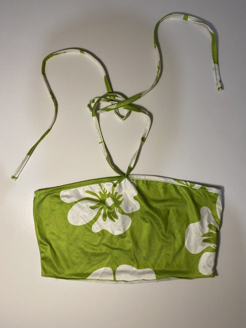 Green Floral Halter Top (Category: Sleeveless) located in Manila. Submitted by dodoheeee (Listing ID 1432912375, Image 1). Description: - Green and white floral pattern - Tie-up halter neck - Smooth, silky material - Great for casual or beach outfits.