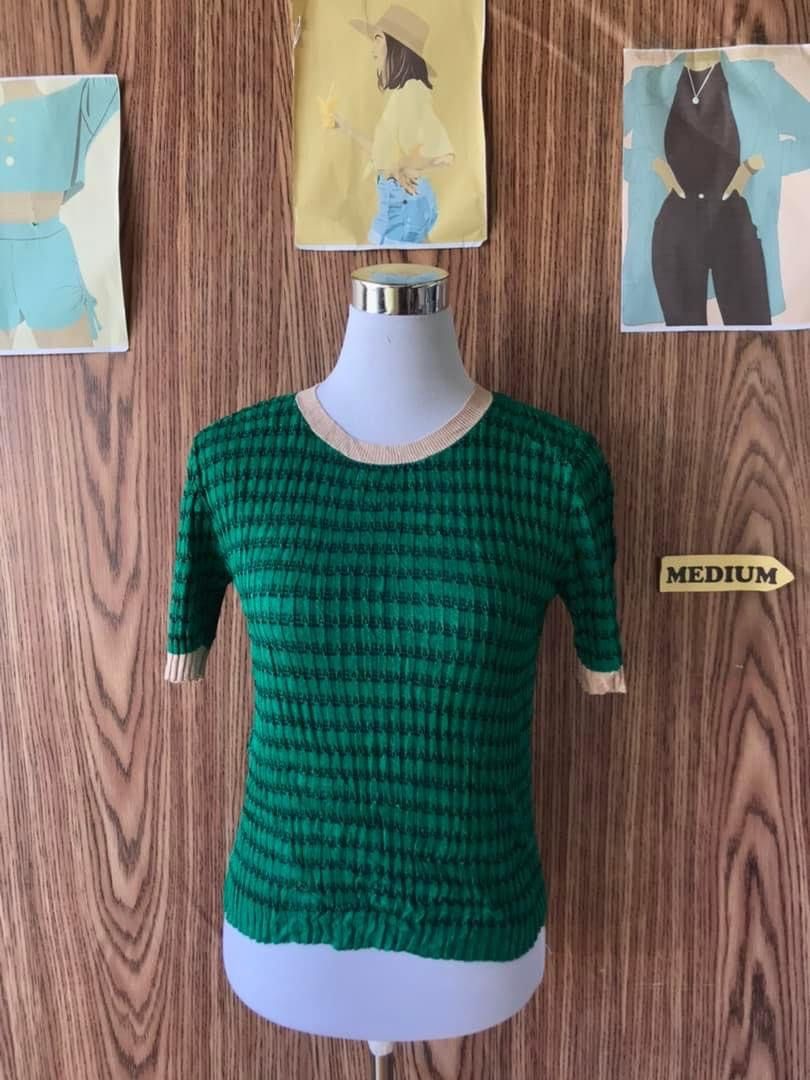 Green Knitted Top - Medium (Category: Blouses) located in Cabadbaran. Submitted by KsGoodFind (Listing ID 1432867344, Image 1). Description: - Green knitted top - Size: Medium - Round neckline - Short sleeves - Beige trim on sleeves and neckline - Textured, ribbed pattern.