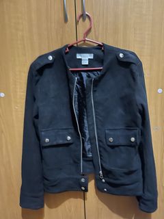 (Category: ) located in . Submitted by decluttermanilaph (Listing ID 1432910291, Image 1). Description: .