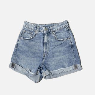 (Category: ) located in . Submitted by clothes.declutter.finds (Listing ID 1432892200, Image 1). Description: .