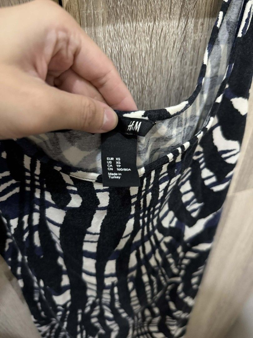 H&M Printed Tank Dress - XS (Category: Sleeveless) located in Cavite. Submitted by ahlecz13 (Listing ID 1432952047, Image 3). Description: - H&M tank/bodycon dress - Black and white print - Size: XS - Scoop neckline - Fitted silhouette - Sleeveless design - Soft, stretchy material - Dress up or down.