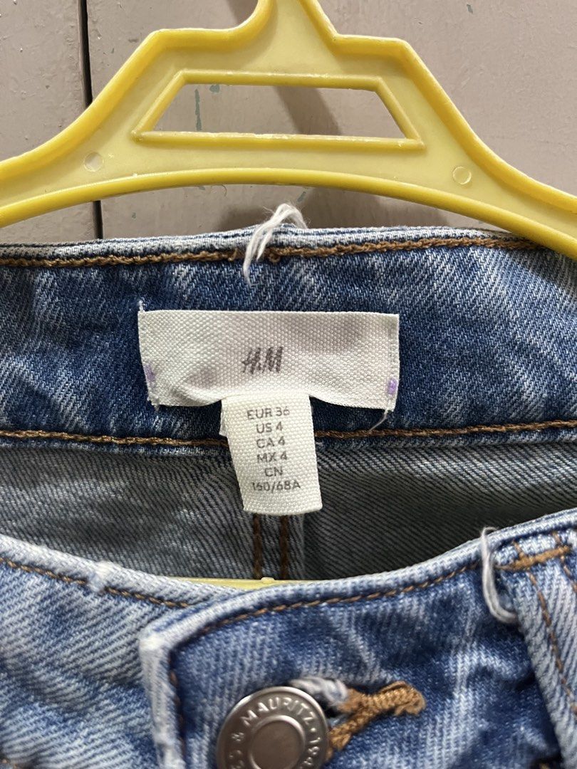 H&M Washed Wide Leg Jeans (Category: Jeans) located in Batangas. Submitted by reirei01 (Listing ID 1432795657, Image 3). Description: - Size is EUR 36; 26-27 in waist line - In good condition - ALTERED length 38’ Location: Lipa City SF: 54 to 150 (depends on location, via J&T) .