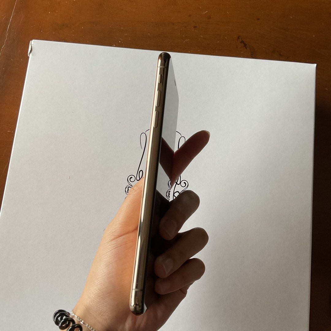 IPHONE XS MAX 256GB FU (Category: iPhone X Series) located in Baguio. Submitted by audeez (Listing ID 1432817563, Image 3). Description: - iPhone XS Max rose gold - 256GB storage - Includes 2 free clear cases + 2 screen protectors - No scratches on screen - Face ID, both cameras , cellular, True Tone, microphones, WiFi, all working - Openline/factory unlock (any sim works) - IOS 18 - No history of repair/replacements - Battery Health 79% - Free t