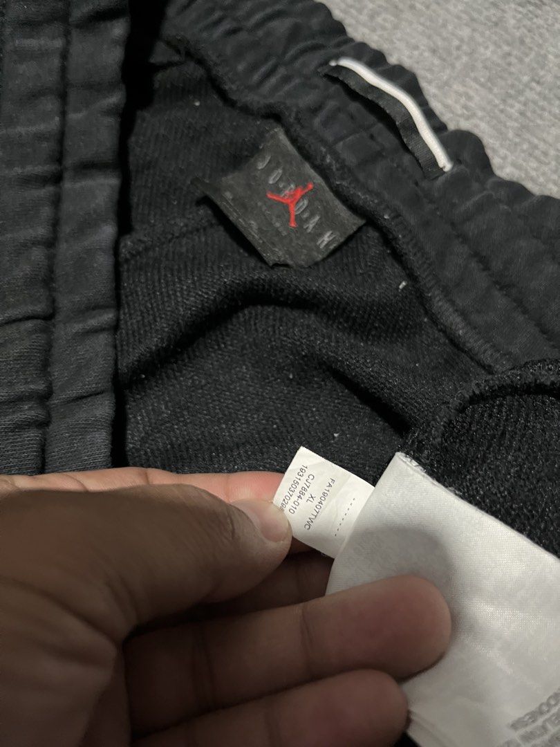 Jordan script pants (Category: Joggers) located in Manila. Submitted by ketchidrip.ph (Listing ID 1432955478, Image 3). Description: Jordan Good Condition Size: XL on tag Dimes: 34x38x41 CR: 9/10 issue repair pinhole sa hem (last pic) 650 + sf.