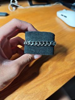 (Category: ) located in . Submitted by yslsellthings (Listing ID 1432877810, Image 1). Description: .