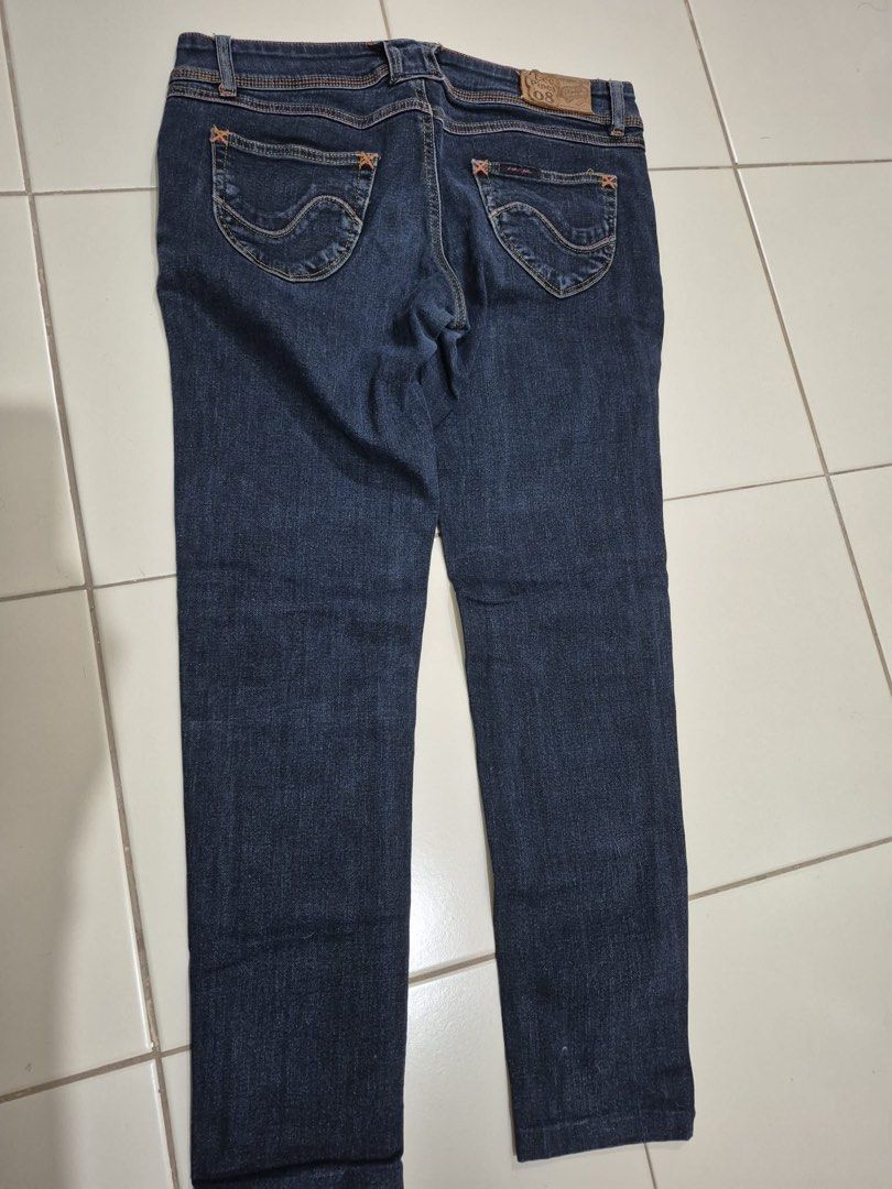 Lee Pipes Dark Wash Jeans Size 30 (Category: Jeans) located in Manila. Submitted by prelovedtops4_149php (Listing ID 1432873035, Image 2). Description: - Lee Pipes dark wash jeans - Slim fit - Classic five-pocket design - Button and zipper closure - Unique star-shaped stitching on back pockets - Features a small leather brand patch.