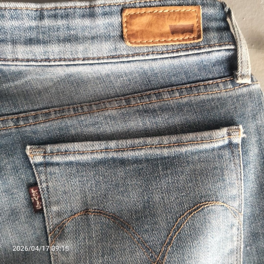 Levi's 518 Skinny Jeans (Category: Jeans) located in Manila. Submitted by mk_ukay (Listing ID 1432799248, Image 3). Description: - Authentic Levi's 518 skinny jeans - Size: 28 - Light wash - Classic five-pocket design - Button closure - Leather patch detail - Levi's red tab present.
