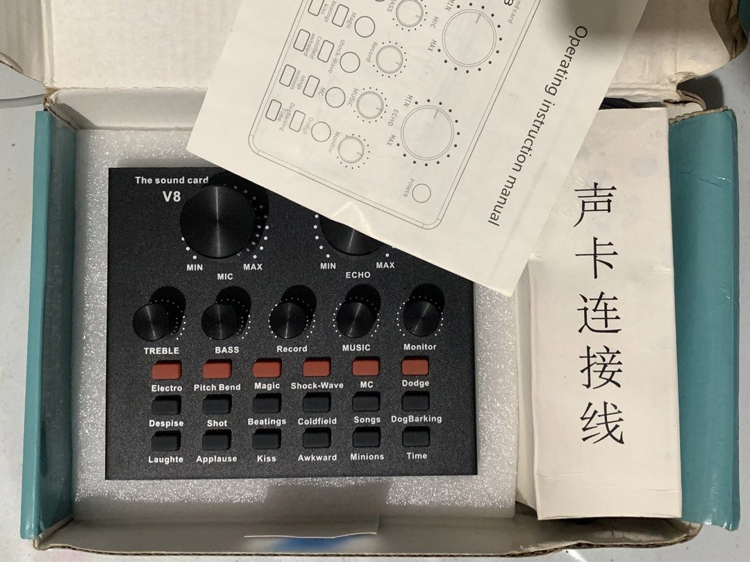 Live Sound Card, Wired Condenser Microphone (Category: Portable Audio Accessories) located in General Trias. Submitted by sofiethrifts (Listing ID 1432808037, Image 2). Description: - Never nagamit - Medyo lumambot yung labas ng box kasi na-stuck lang sa kwarto.