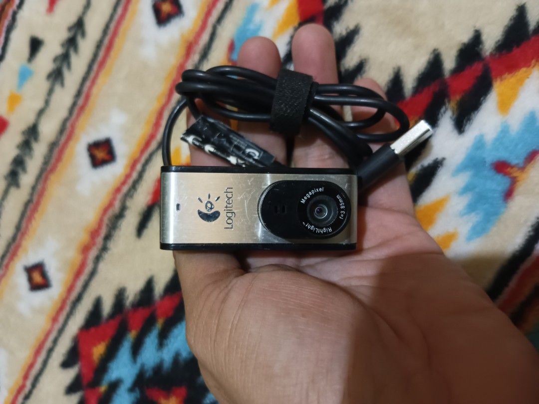 Logitech mini clip on web camera (Category: Webcams) located in Quezon City. Submitted by markgolveo (Listing ID 1432807445, Image 2). Description: Logitech quickcam compact mini clip on web camera tested working properly.