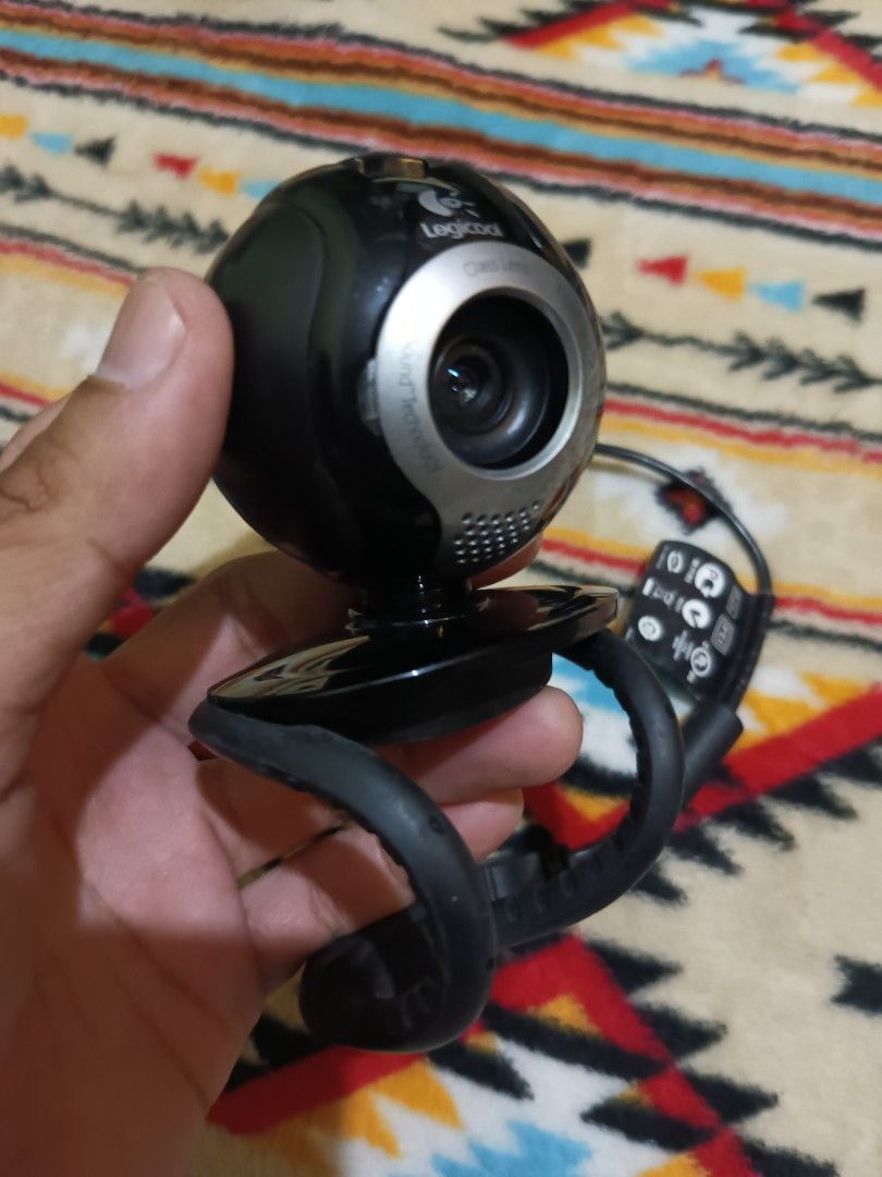 Logitech we conference web camera (Category: Webcams) located in Quezon City. Submitted by markgolveo (Listing ID 1432806561, Image 2). Description: Logitech we conference web camera tested working okay good clear lenses good audio reception input and output focus knob on side works properly plug and play drivers issue top shell case cover slightly loose but does not affect its performance.