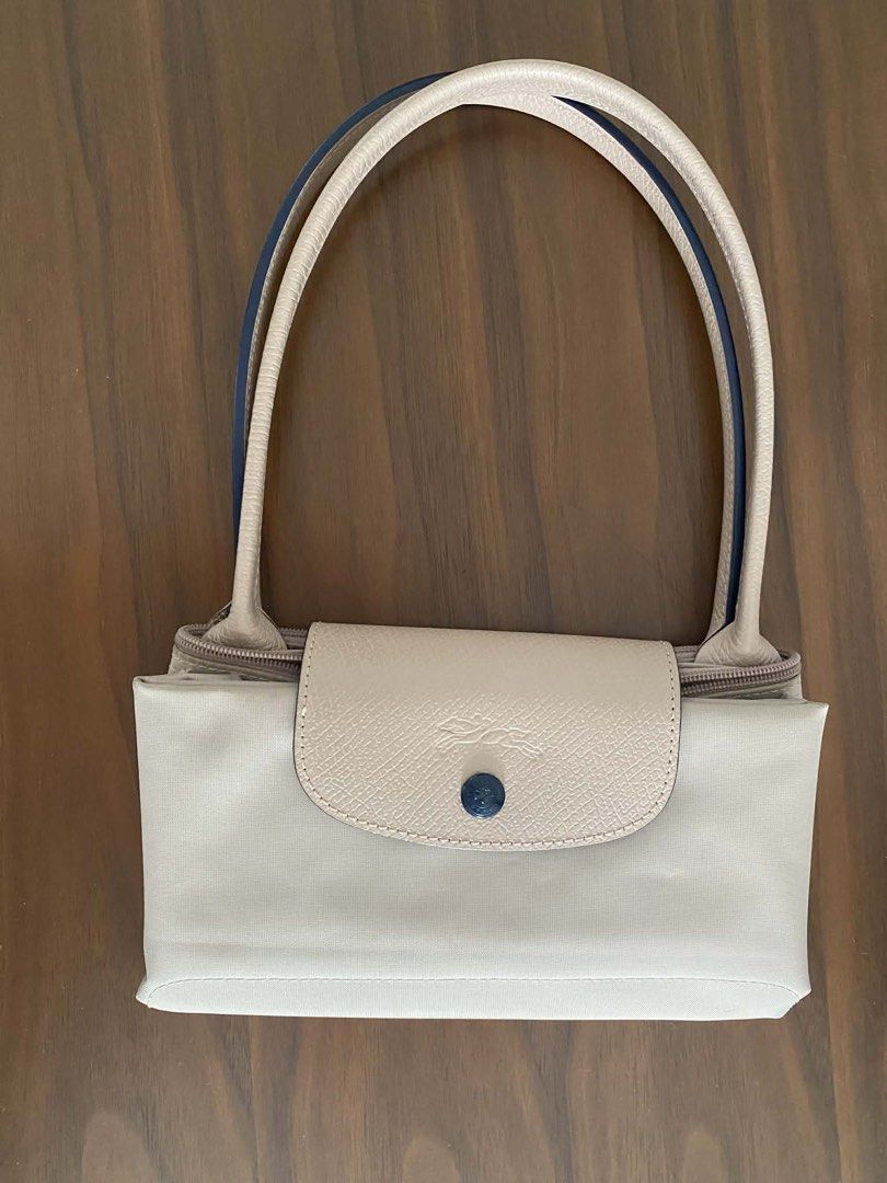 LONG CHAMP (Category: Shoulder Bags) located in San Pedro. Submitted by tabacheengcheeng (Listing ID 1432805245, Image 1). Description: .