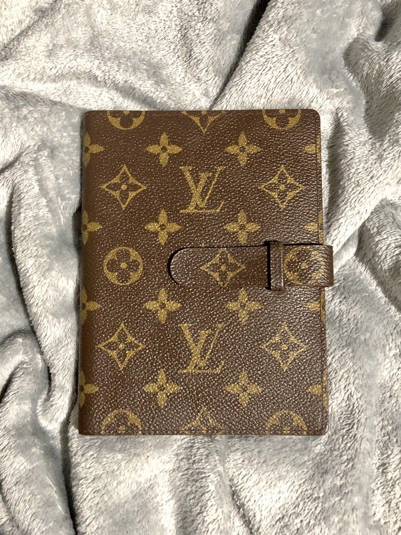Louis Vuitton Monogram Notebook/Photo Cover (Category: Luxury Bags & Wallets) located in Manila. Submitted by byiammargaux (Listing ID 1432933452, Image 2). Description: LOUIS VUITTON MONOGRAM NOTEBOOK / PHOTO COVER AUTHENTIC RARE VINTAGE •Brown •Leather PVC •Date Code ( CA1914 ) •Size(cm): W10 x H14.5 x D1.5cm (Approx) •Size(inches): W3.9 x H5.7 x D0.6 (Approx) 🏷️ Replacement original LV Box Condition: Pre-owned. Good condition with minimal sig