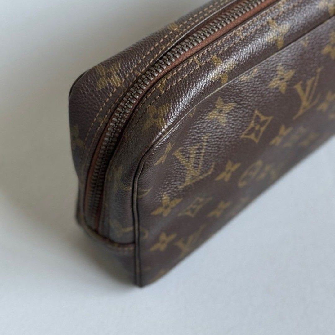 Louis Vuitton Trousse 23 Vanity Makeup Toiletry Pouch (Category: Luxury Bags & Wallets) located in General Trias. Submitted by finerkind (Listing ID 1432798348, Image 3). Description: No cracks no rubs no peeling Nice canvas in and out Normal tarnished hardware With dirt inside otherwise excellent.