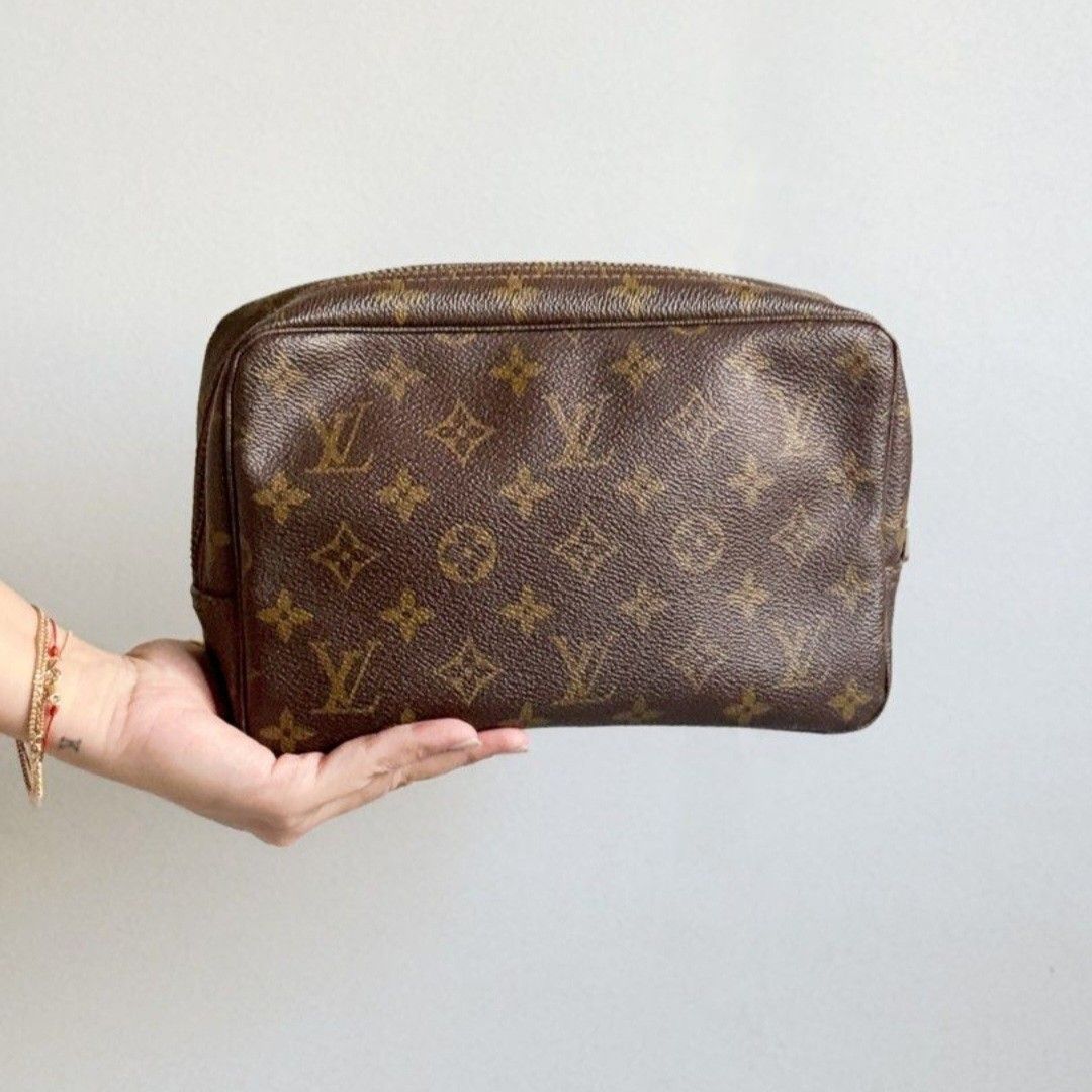 Louis Vuitton Trousse 23 Vanity Makeup Toiletry Pouch (Category: Luxury Bags & Wallets) located in General Trias. Submitted by finerkind (Listing ID 1432798348, Image 1). Description: No cracks no rubs no peeling Nice canvas in and out Normal tarnished hardware With dirt inside otherwise excellent.