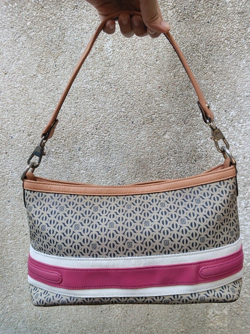 Louis Quatorze Shoulder / Kili Bag (Category: Shoulder Bags) located in Taytay. Submitted by eri.94 (Listing ID 1432850982, Image 2). Description: .
