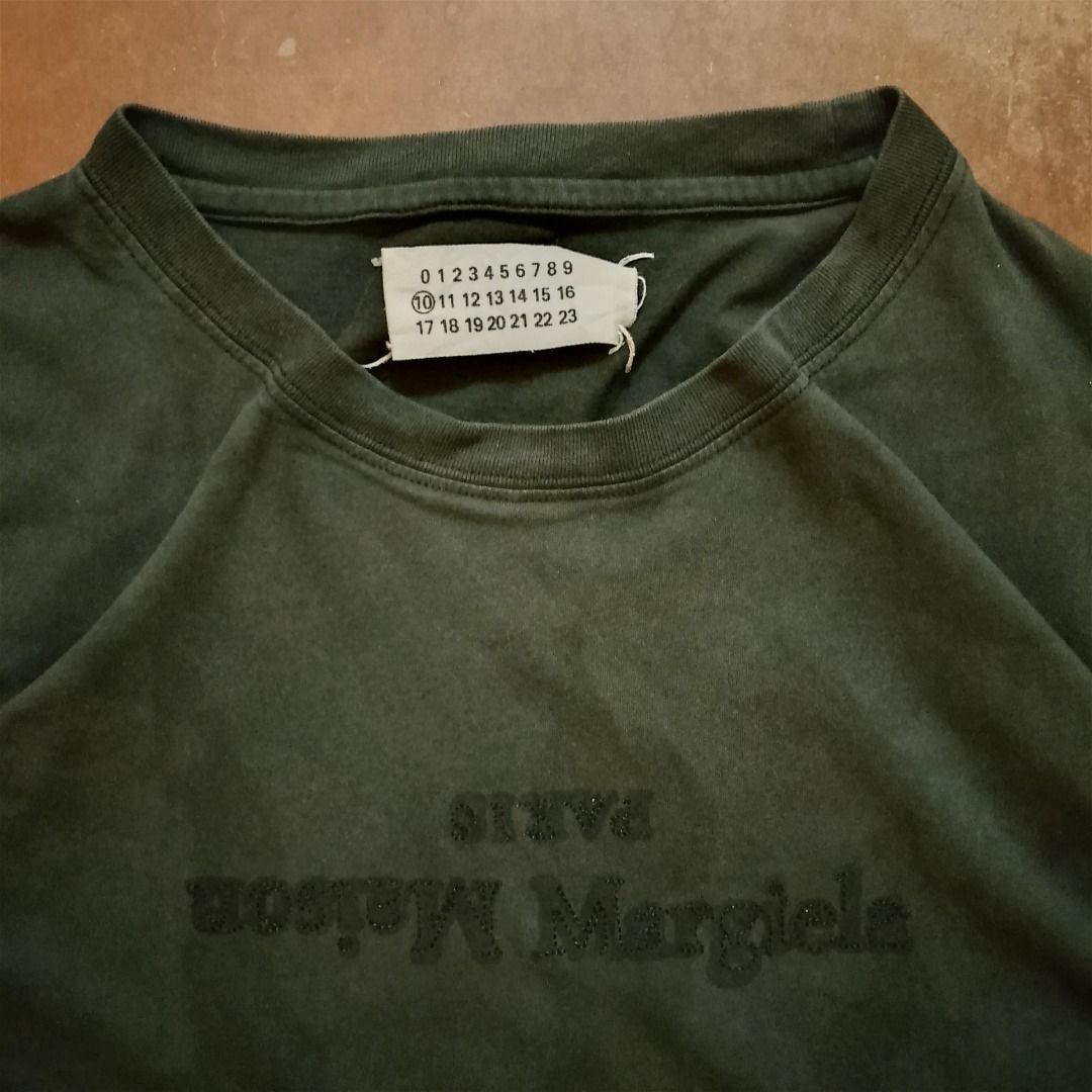 Maison Margiela Reverse Logo T-Shirt(Off only) (Category: Tshirts & Polo Shirts ) located in Cagayan de Oro. Submitted by drp.central (Listing ID 1432852954, Image 2). Description: Maison Margiela Reverse Logo T-Shirt Dimes: W - 19" L - 27" Color: Black Complete tags ✅ Color Rate: 8/10 Condition: 10/10 Issue: a bit of color fade No return/ refund Can ship using J&t 🏷️- P350 +sf.