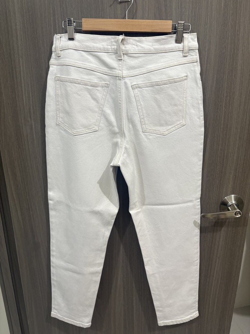 Mango New Mom Jeans (Category: Jeans) located in Manila. Submitted by dkarchives (Listing ID 1432920421, Image 2). Description: - White Mango New Mom jeans - Fit: Straight leg cut, but unlike the usual mom jeans the bottom is kinda narrow. - Size: 40 (too big on me now!).