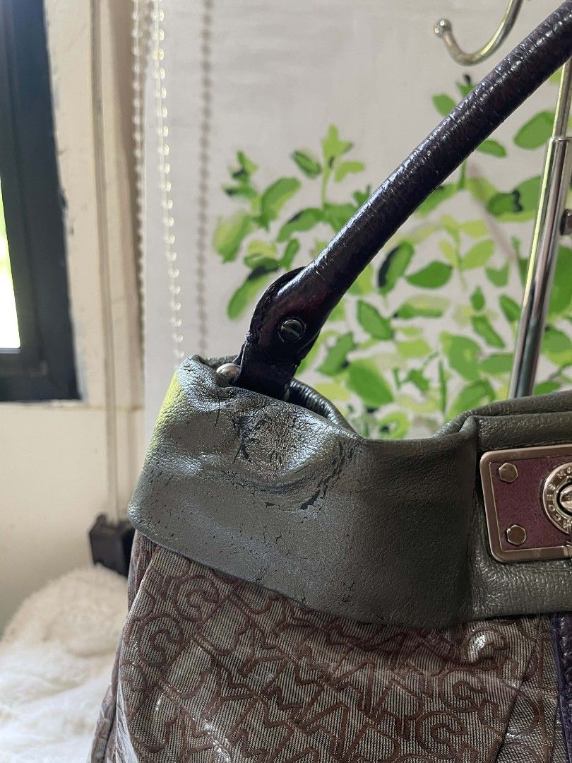 Marc by Marc Jacobs hobo bag with flaws (Category: Shoulder Bags) located in Naawan. Submitted by twillycalledprelovedbags (Listing ID 1432799336, Image 3). Description: issue sa leather, and sa violet leather, patent leather.