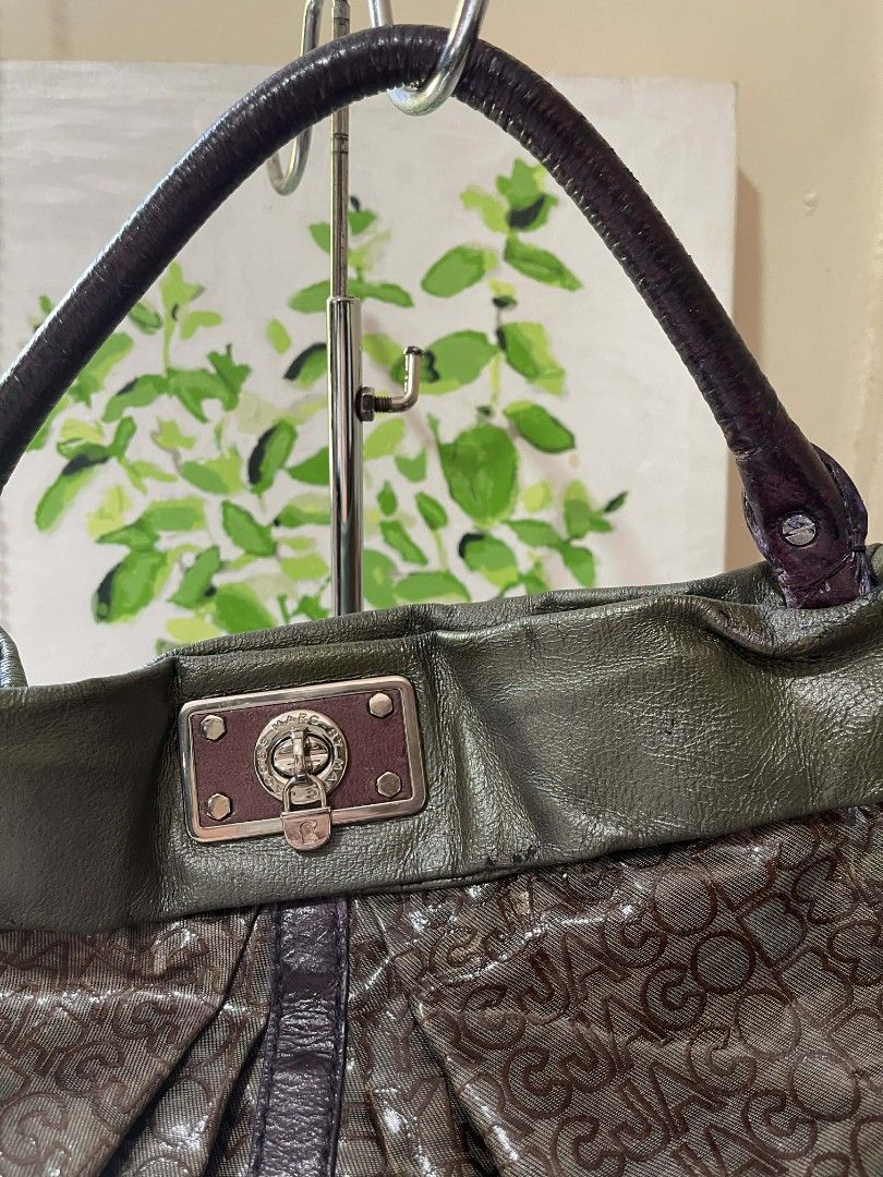 Marc by Marc Jacobs hobo bag with flaws (Category: Shoulder Bags) located in Naawan. Submitted by twillycalledprelovedbags (Listing ID 1432799336, Image 2). Description: issue sa leather, and sa violet leather, patent leather.