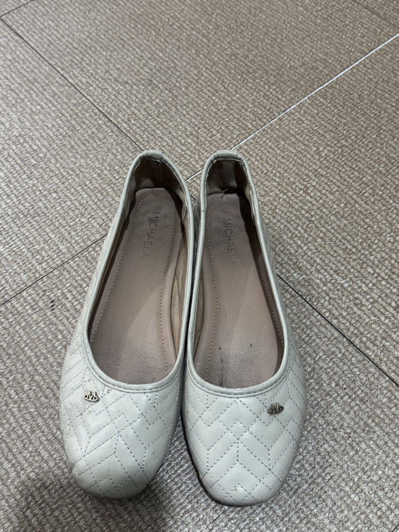 Michaela Quilted Flats (Category: Flats & Sandals) located in Caloocan City. Submitted by boneezytates (Listing ID 1432852665, Image 3). Description: DECLUTTERRING!! - Michaela cream/ beige quilted design flats / doll shoes - Round toe - Used as office shoe - No flaw - Wala na yung box Loc: Commonwealth, QC.