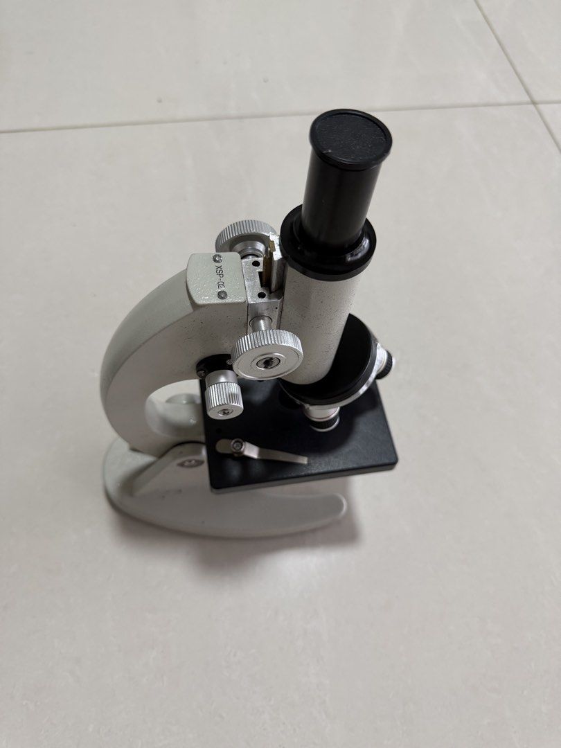 Microscope with Case (Category: Educational & Learning Toys) located in Singapore. Submitted by mi_grui (Listing ID 1432892518, Image 4). Description: - Includes protective case - Suitable for educational or hobbyist use - Available for immediate pickup.