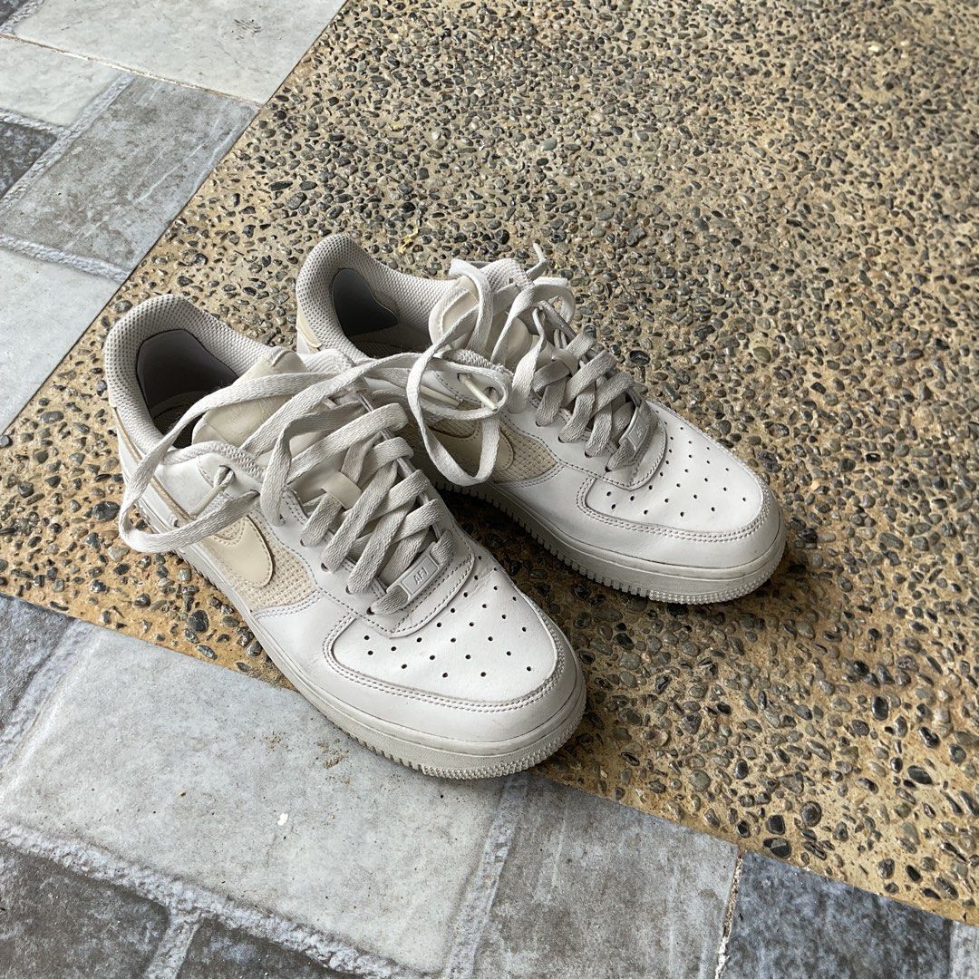Nike Air Force 1 Low US 6.5 EU 37.5 (Category: Sneakers) located in Baguio. Submitted by audeez (Listing ID 1432830471, Image 2). Description: - Nike Air Force 1 Low women sneakers - Special edition with textured beige sides - 100% Authentic, bought from footlocker Singapore - US 6.5, EUR 37.5 - Very well taken care of - Can be cleaned and will look very new! - ONLY ISSUE: The inside of the heel is heavily worn (cloth is damaged, but it’s covered