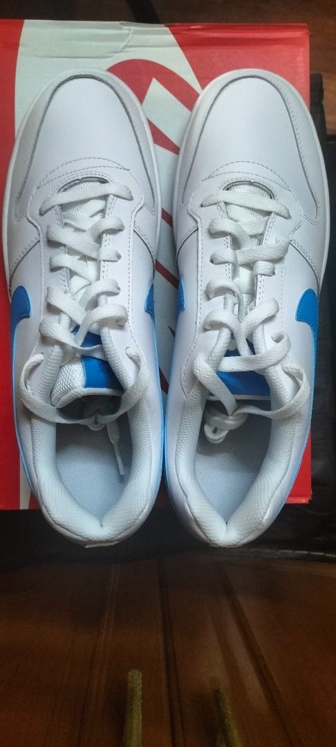 Nike Ebernon Low + Free Gift (Category: Sneakers) located in Petaling Jaya. Submitted by ernestchin (Listing ID 1408190013, Image 3). Description: Free gift: https://carousell.app.link/1fYbAmjBV6b NP: RM 295 Nike Ebernon Low - Easy to break in - Padded, low-cut collar looks sleek and feels great - Perfect for sports and everyday use - White upper with blue accents - Blue Nike swoosh - Size: US 11, UK 10, EUR 45 - Includes original box *Free Deliv