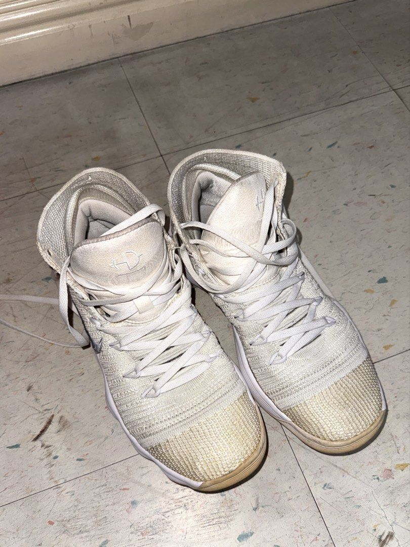 Nike Hyperdunk 2017 Flyknit Basketball Shoes (Category: Sneakers) located in Quezon City. Submitted by hannahdyto (Listing ID 1432823072, Image 2). Description: Bought for P6,000 Used less than 20 times - Nike Hyperdunk 2017 Flyknit - White colorway - US size 7.5 - Includes original box - Signs of wear on soles and uppers - Box shows wear and tear - Made in Vietnam.