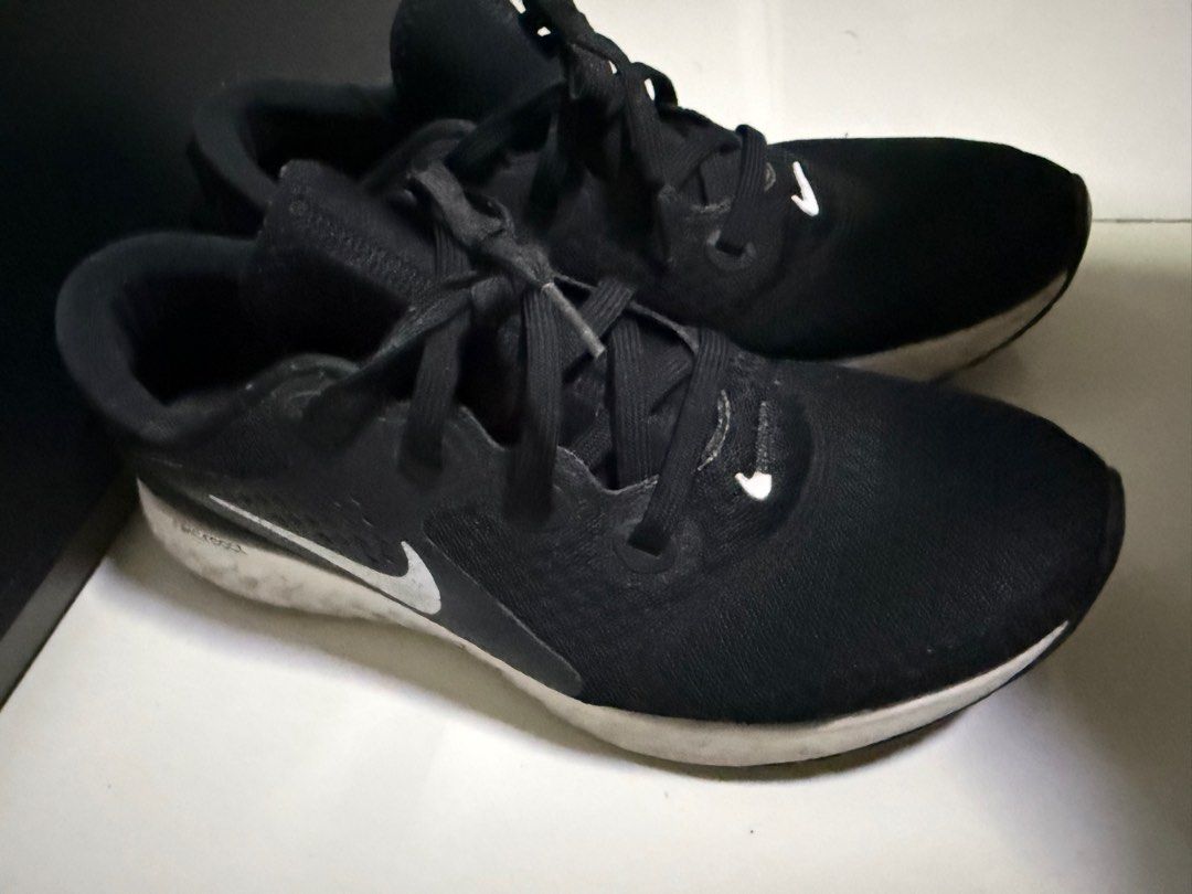 Nike React (Category: Sneakers) located in Singapore. Submitted by u83826 (Listing ID 1432887277, Image 3). Description: Used Nike React bought from nike store not using anymore meet up after office hour weekdays weekend anytime.