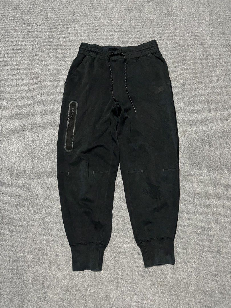 Nike techfleece (Category: Joggers) located in Manila. Submitted by ketchidrip.ph (Listing ID 1432957464, Image 3). Description: Nike Techfleece Excellent Condition Size: M on tag Dimes: 28-32x34.5 500 + sf.