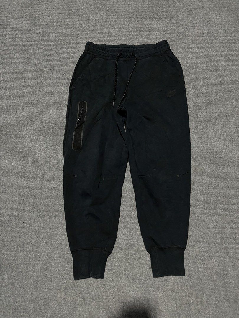 Nike techfleece (Category: Joggers) located in Manila. Submitted by ketchidrip.ph (Listing ID 1432957626, Image 2). Description: Nike Techfleece Excellent Condition Size: M on tag Dimes: 28-32x34.5 500 + sf.
