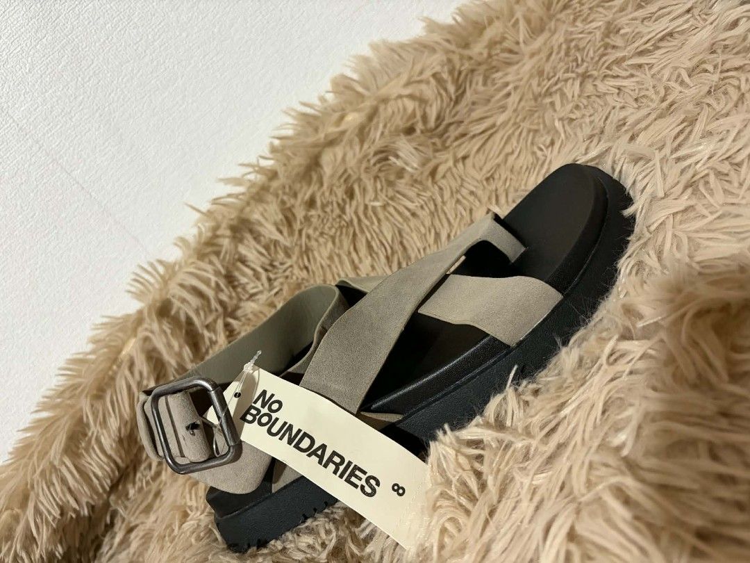No Boundaries Sandals Size 8 (Category: Flats & Sandals) located in Pateros City. Submitted by armcandystuff (Listing ID 1432864961, Image 2). Description: - No Boundaries sandals - Size 8 - Neutral color - Strap design with buckle closure - Textured black sole for grip - Perfect for everyday use.