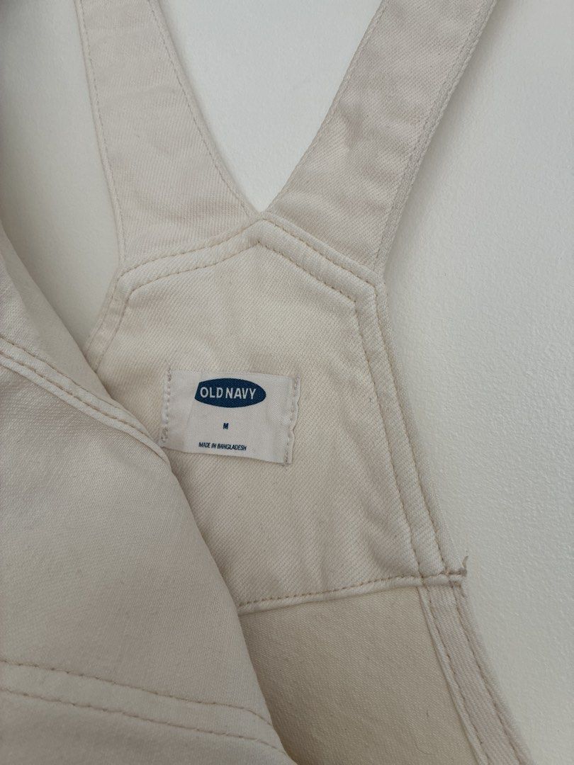 Old Navy White Denim Shorts Overalls (Category: Shorts) located in Taguig. Submitted by polengreyn (Listing ID 1432859147, Image 3). Description: - Old Navy white denim shorts overalls - Size: M - Adjustable straps - Button closures on sides - Front and back pockets - Made in Bangladesh.