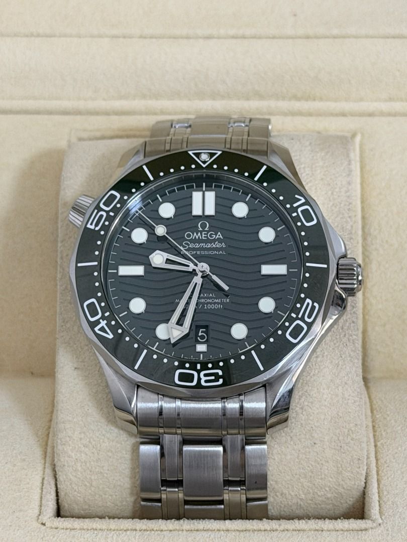 Omega Seamaster Green 42mm (Category: Luxury Watches) located in Quezon City. Submitted by rhyswatchmnl (Listing ID 1432798292, Image 1). Description: Omega Seamaster Green 42mm Year 2023 Full Set Condition 9.8/10 San Juan City.