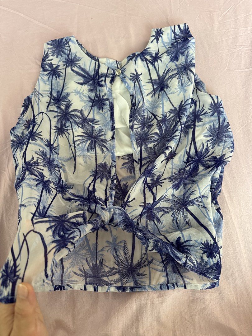 Oxygen Palm Tree Print Top - Size L (Category: Others Tops) located in Manila. Submitted by aimelamode (Listing ID 1432865419, Image 2). Description: - Size: L - Style: Sleeveless top - Print: Blue palm tree - Neckline: Round - Back: Keyhole with tie closure - Fabric: Lightweight, possibly sheer.