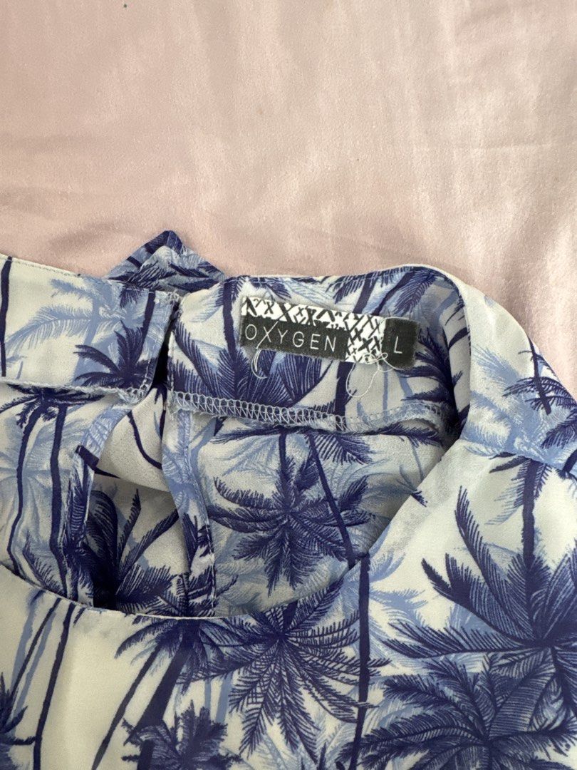 Oxygen Palm Tree Print Top - Size L (Category: Others Tops) located in Manila. Submitted by aimelamode (Listing ID 1432865419, Image 3). Description: - Size: L - Style: Sleeveless top - Print: Blue palm tree - Neckline: Round - Back: Keyhole with tie closure - Fabric: Lightweight, possibly sheer.