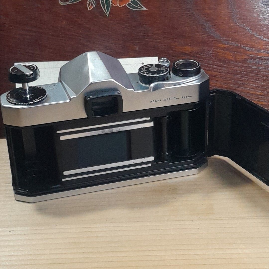 Pentax Spotmatic (Category: Cameras) located in Las Pinas. Submitted by 84vintage (Listing ID 1432963770, Image 3). Description: Pentax Spotmatic in good working condition. Recent CLA with proper shutterspeeds and working meter (provided you use the right battery). fully mechanical so works great even without battery. Clean and Clear viewfinder. Actual photos posted. Please examine them carefully as they are part of the description. --📌 MUST REA