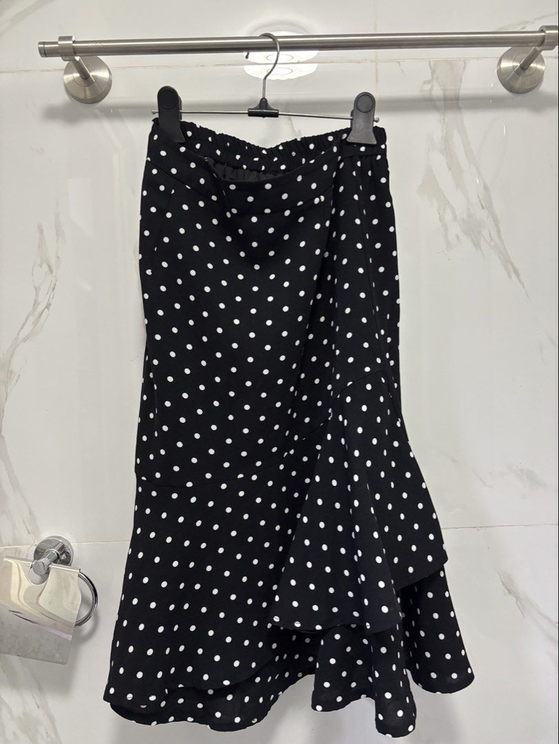 Polka Dot Midi Skirt (Category: Skirts) located in Manila. Submitted by shopmik4scloset (Listing ID 1432853035, Image 1). Description: Never worn, no issues.