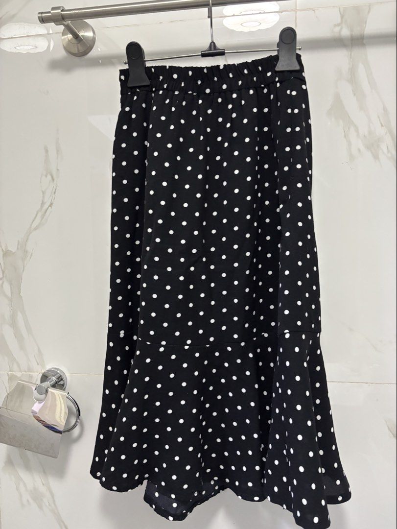 Polka Dot Midi Skirt (Category: Skirts) located in Manila. Submitted by shopmik4scloset (Listing ID 1432853035, Image 2). Description: Never worn, no issues.