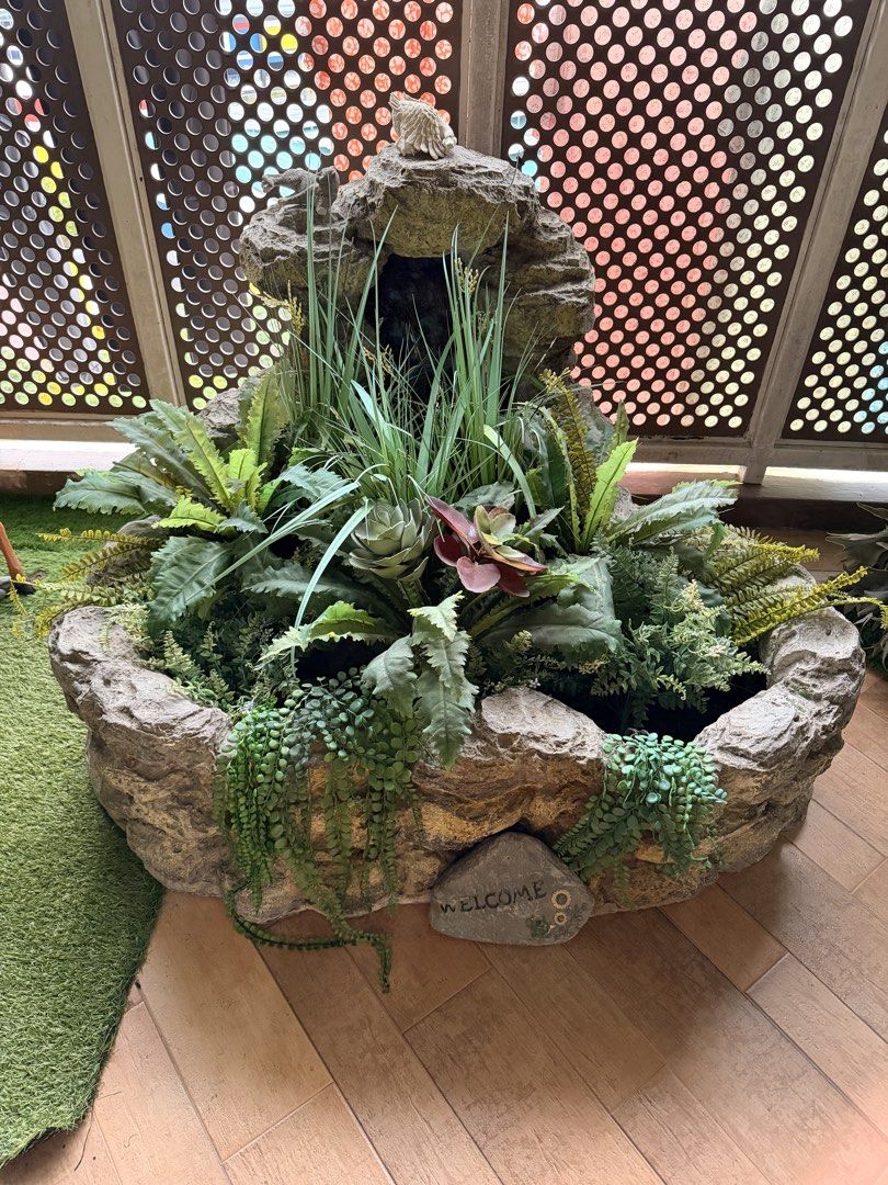 Pond444972208709314560
